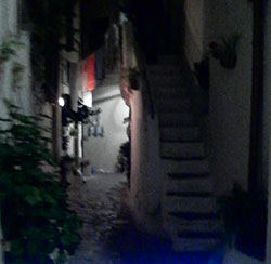 Sperlonga. Il Borgo di notte Sperlonga. Una via del Borgo antico di notte.