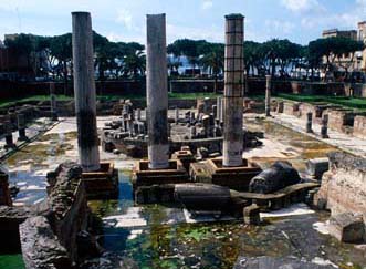 Pozzuoli Il Serapeo Pozzuoli. Il Tempio di Serapide